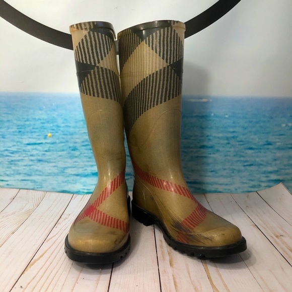 BURBERRY Rubber Rain Boot - Picture 12 of 16